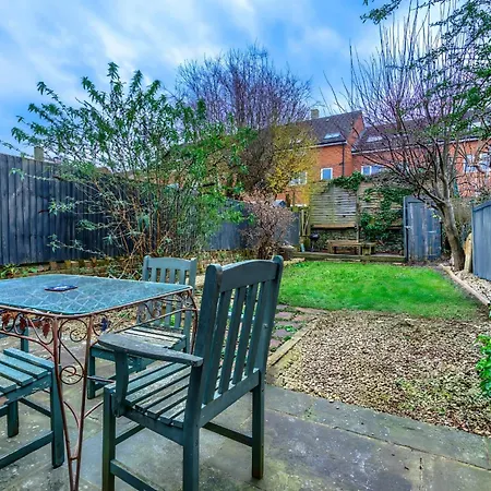Calm Victorian Garden Near Gloucester Road * Bristol